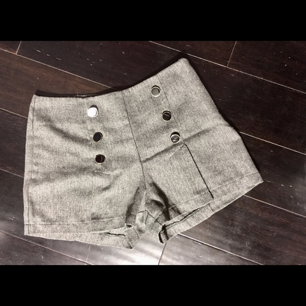 Shorts - Picture 2 of 4